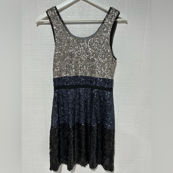 Broadway & Broome sequin cocktail mini dress size 0 - Picture 6 of 12